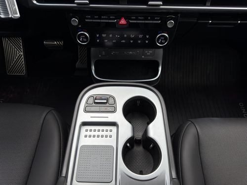 https://csb-strapi-files.fsn1.your-objectstorage.com/inventory-cars/images/cc14b90d040578439e08d70e1b7ca8cb6ddf704f/17_500_4633.jpg