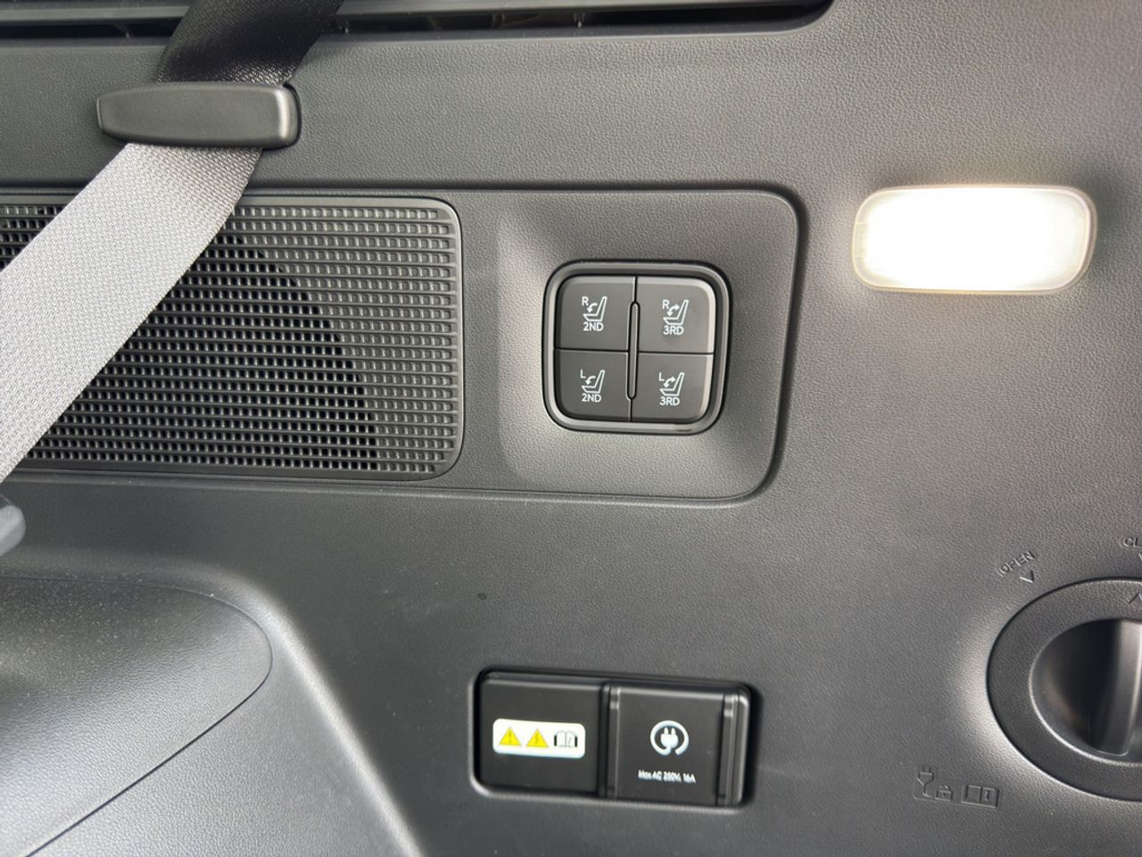 https://csb-strapi-files.fsn1.your-objectstorage.com/inventory-cars/images/cc14b90d040578439e08d70e1b7ca8cb6ddf704f/22_1280_1459.jpg