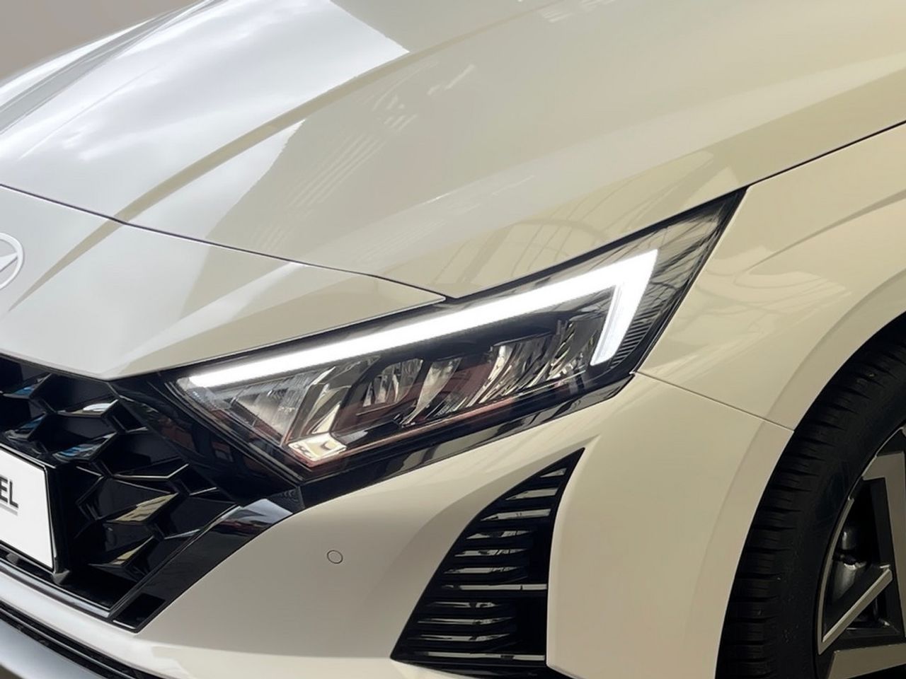 https://csb-strapi-files.fsn1.your-objectstorage.com/inventory-cars/images/ce873bd2fb4ab540d26b9955ae0edc4b3a1029bc/4_1280_5157.jpg