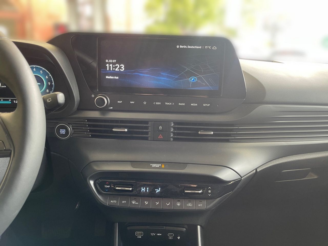 https://csb-strapi-files.fsn1.your-objectstorage.com/inventory-cars/images/ce873bd2fb4ab540d26b9955ae0edc4b3a1029bc/8_1280_8357.jpg