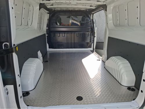 https://csb-strapi-files.fsn1.your-objectstorage.com/inventory-cars/images/ce8db357a25e9f38d93e3785d072f8d3a4cb6813/17_500_3377.jpg
