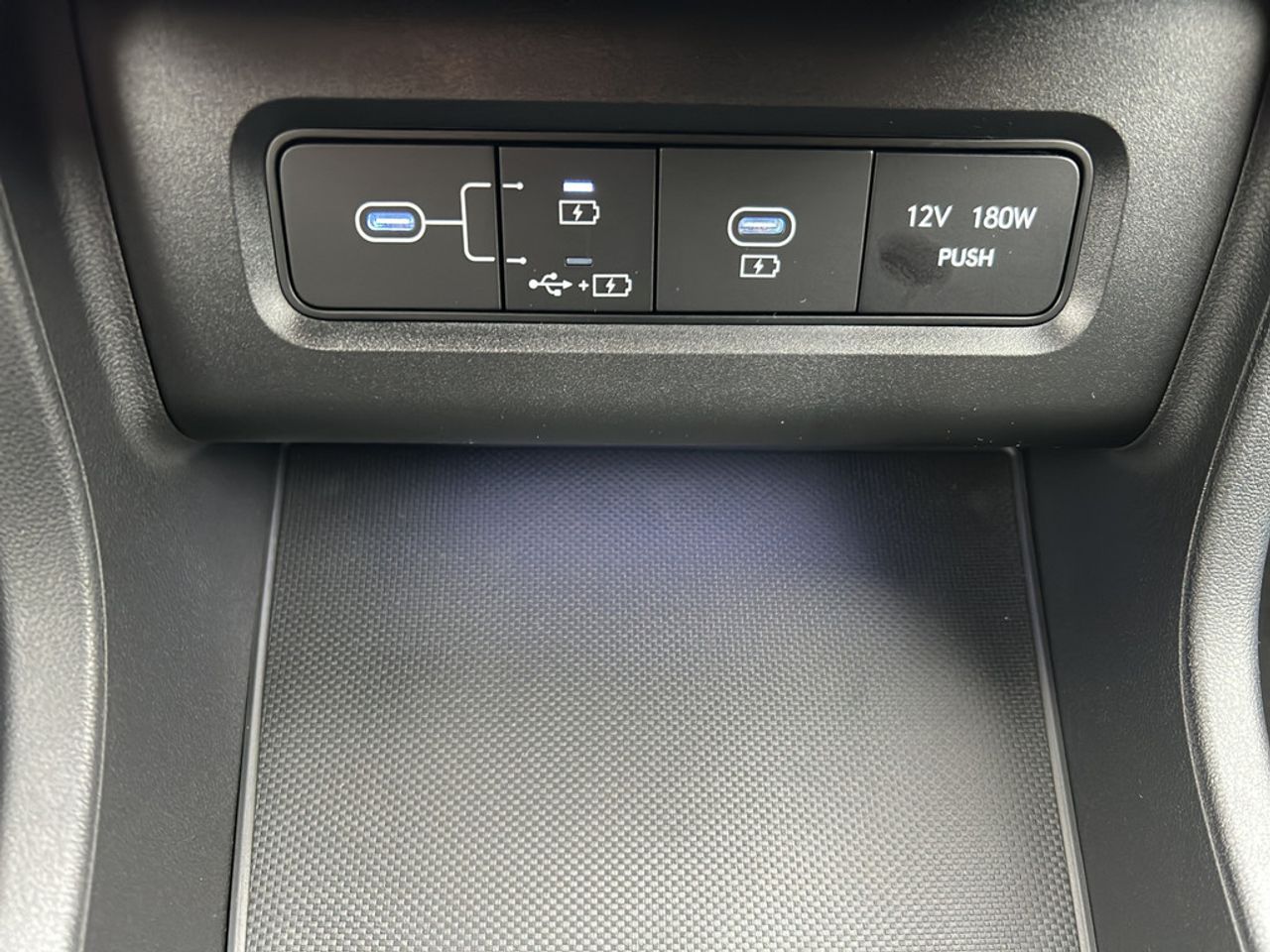 https://csb-strapi-files.fsn1.your-objectstorage.com/inventory-cars/images/cf68968959dba24855ff9545515aae26b0241a76/22_1280_3303.jpg