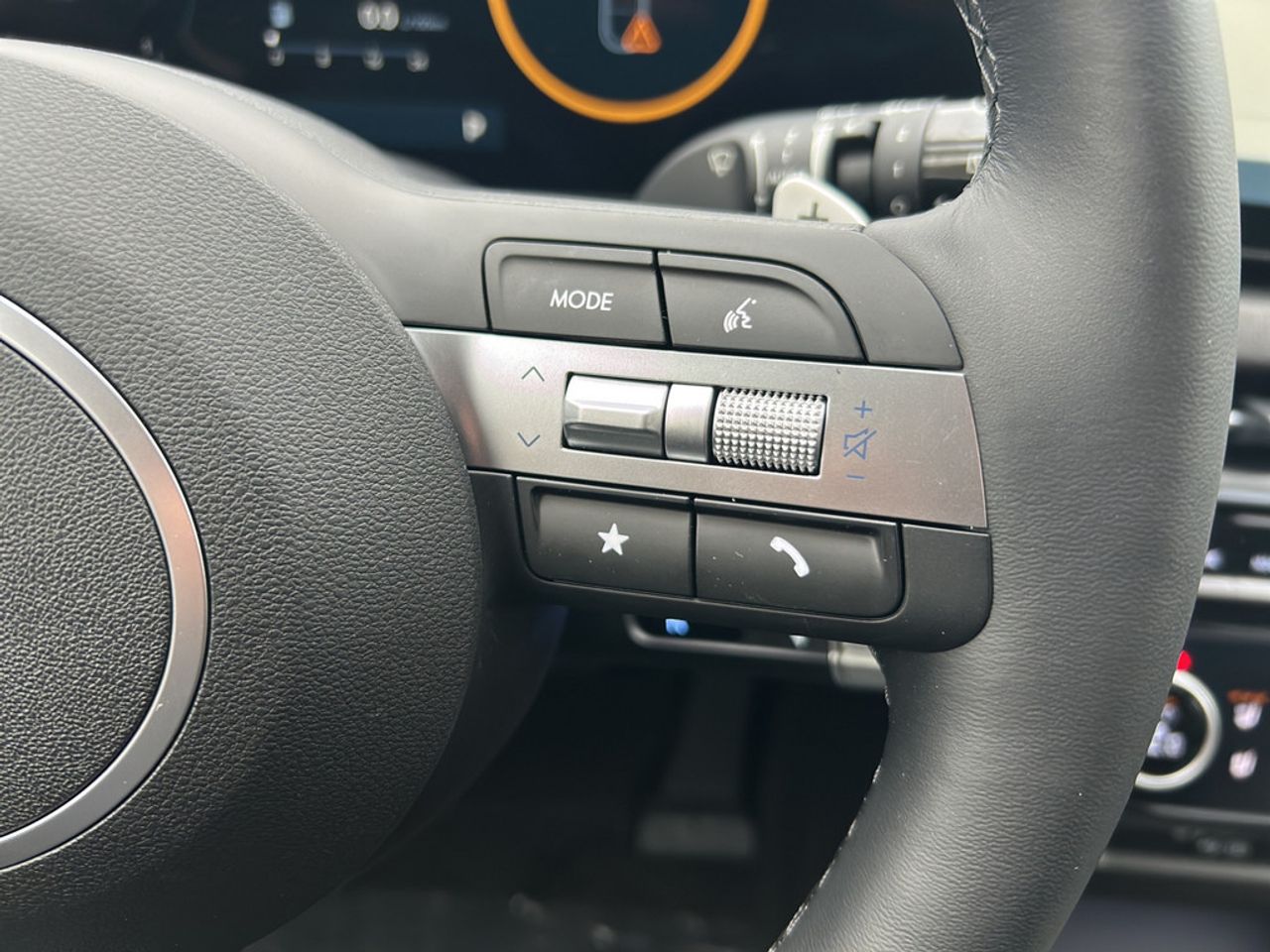 https://csb-strapi-files.fsn1.your-objectstorage.com/inventory-cars/images/cf68968959dba24855ff9545515aae26b0241a76/23_1280_5387.jpg