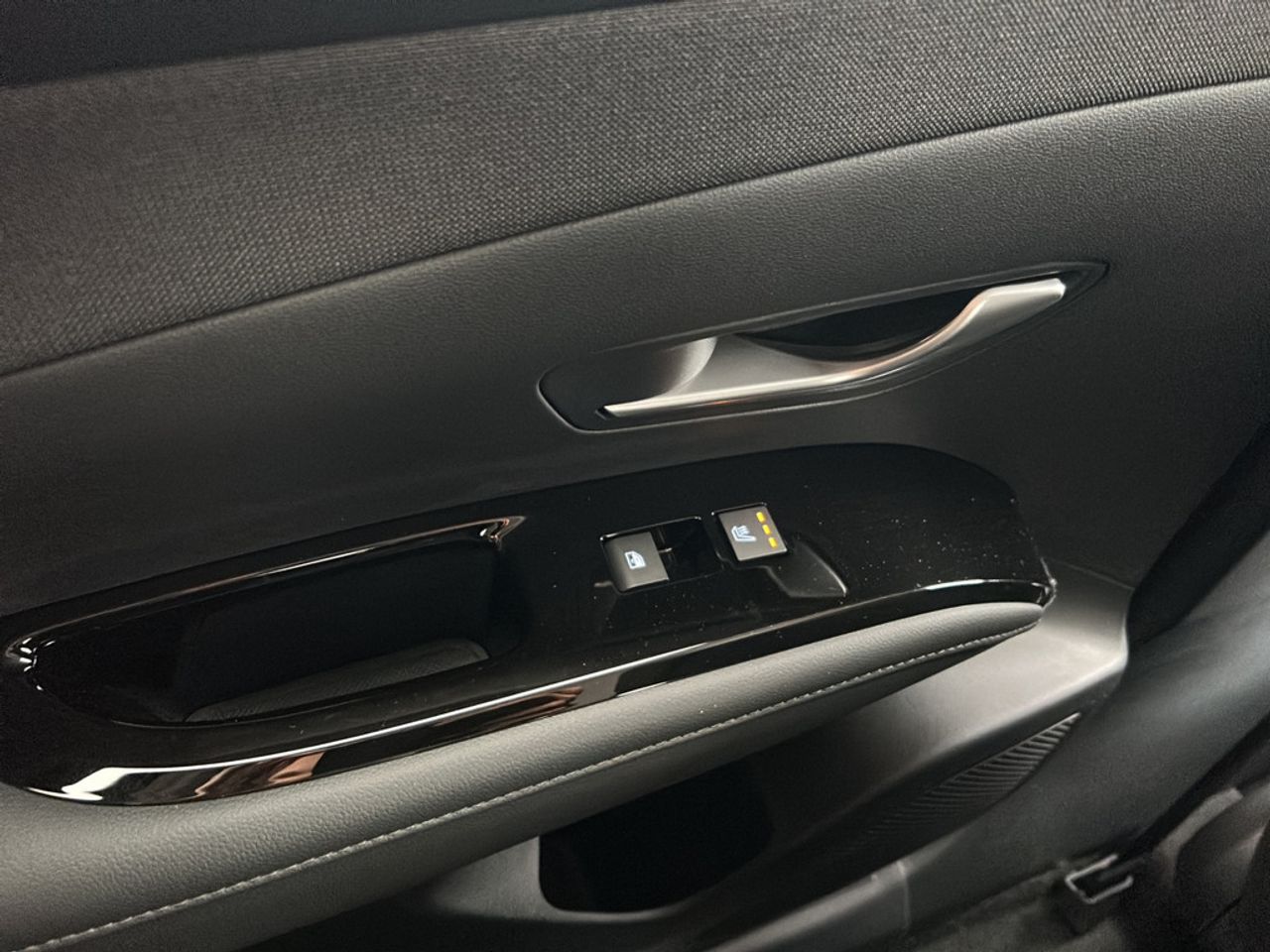 https://csb-strapi-files.fsn1.your-objectstorage.com/inventory-cars/images/cf68968959dba24855ff9545515aae26b0241a76/34_1280_8422.jpg