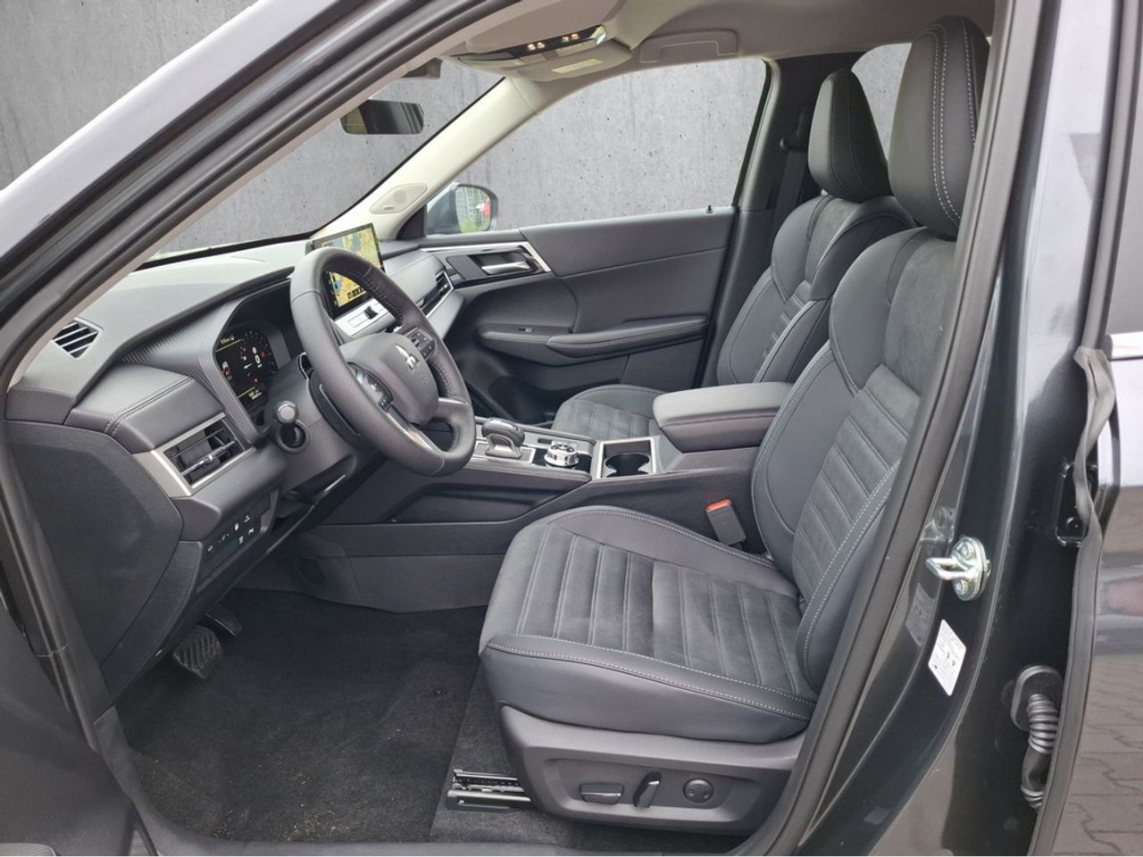 https://csb-strapi-files.fsn1.your-objectstorage.com/inventory-cars/images/cf7417f963cf4f6ba09116168ca07de197c02282/9_1280_4897.jpg