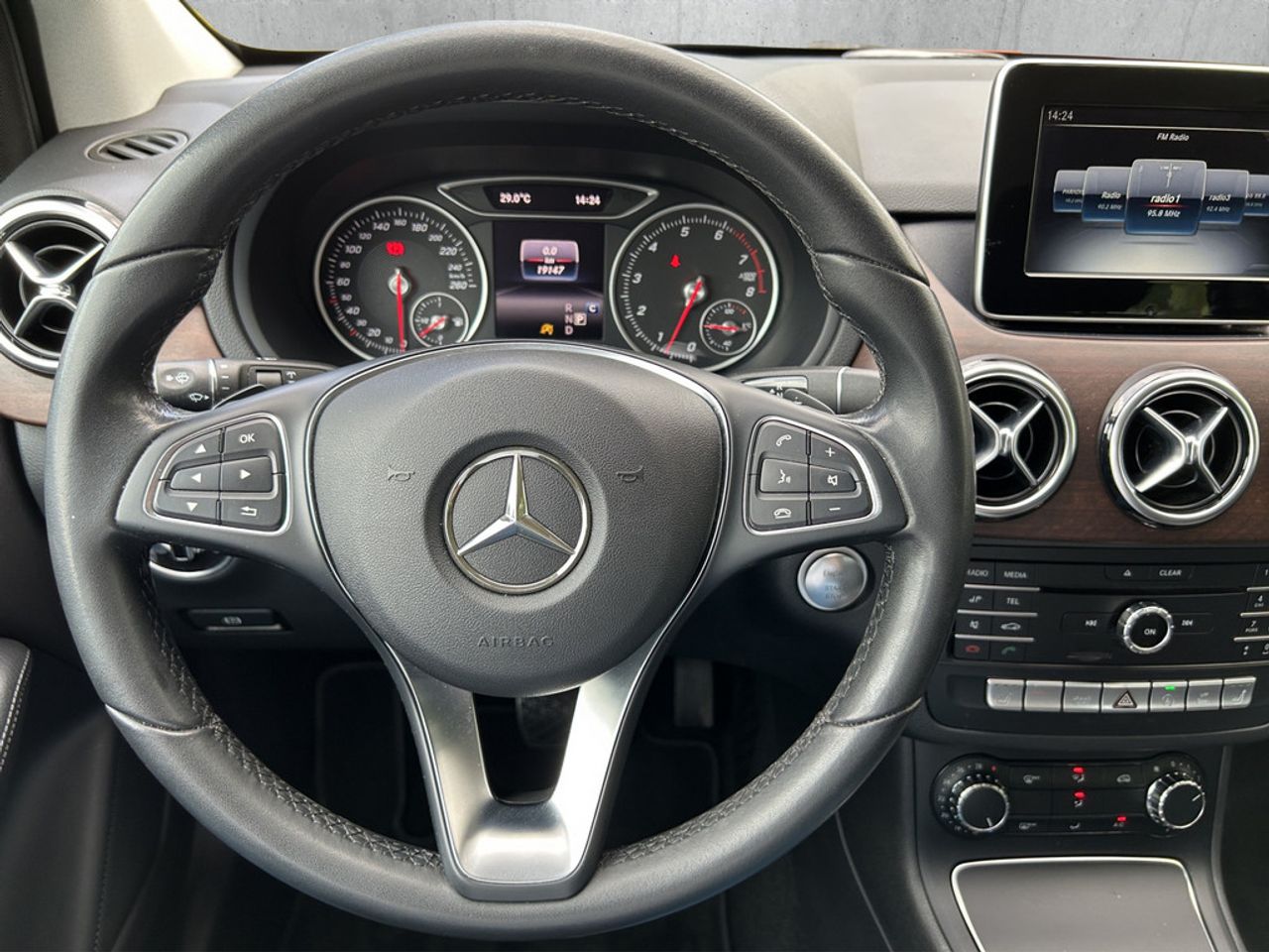 https://csb-strapi-files.fsn1.your-objectstorage.com/inventory-cars/images/cfa23a86867e754b42df465ee62dcd8b1895c811/10_1280_4359.jpg