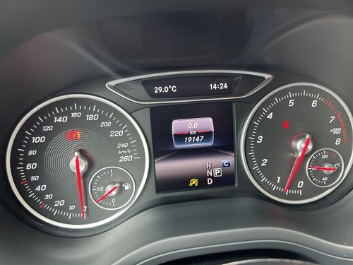 https://csb-strapi-files.fsn1.your-objectstorage.com/inventory-cars/images/cfa23a86867e754b42df465ee62dcd8b1895c811/11_500_3325.jpg