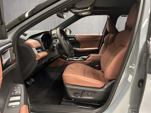 https://csb-strapi-files.fsn1.your-objectstorage.com/inventory-cars/images/cfb4eae63352a3692fe0a18488737a3ab76e2456/9_500_8686.jpg