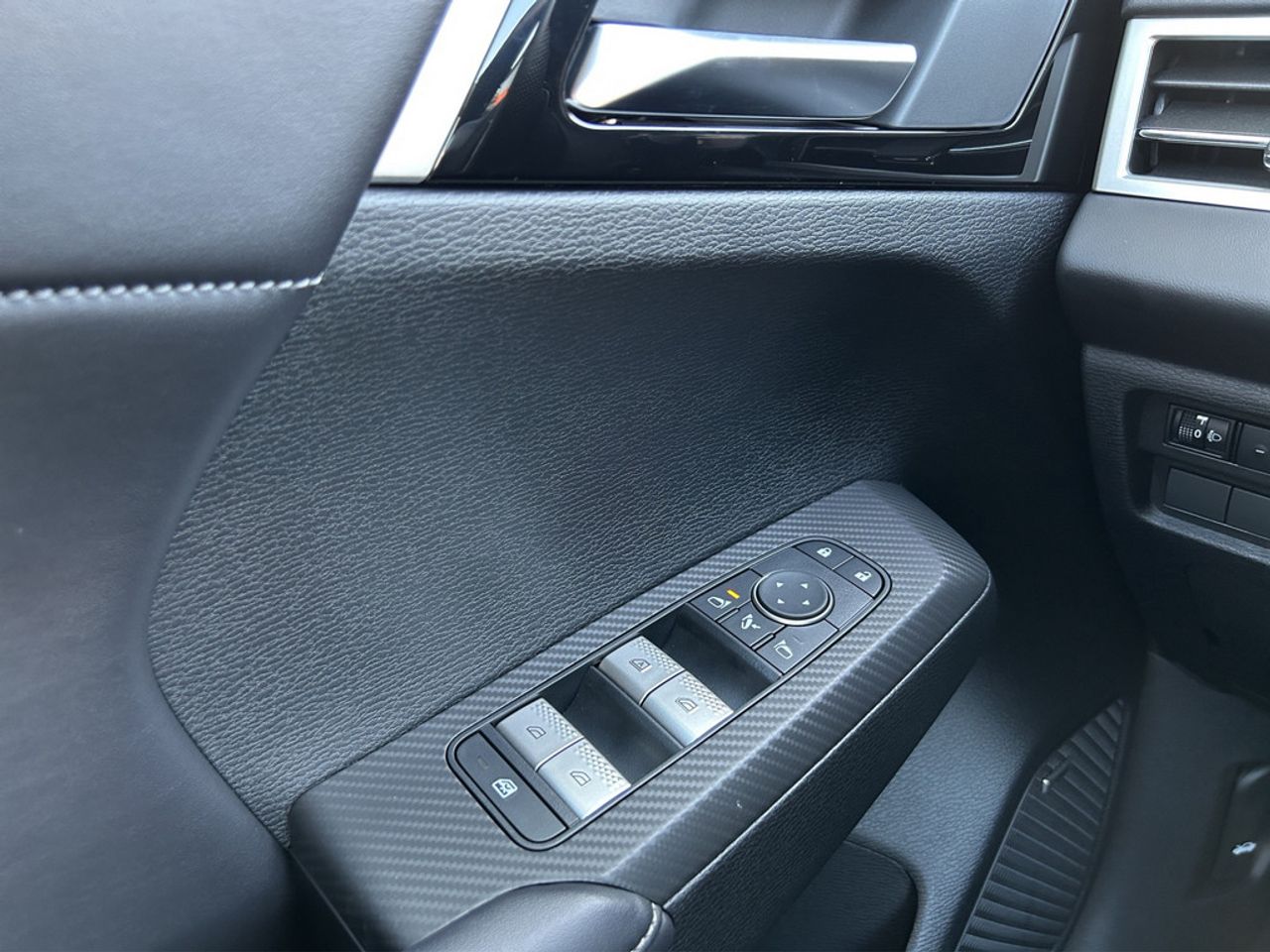 https://csb-strapi-files.fsn1.your-objectstorage.com/inventory-cars/images/d07c1a2191681ca3542874a190d2bc80688f440d/13_1280_2675.jpg