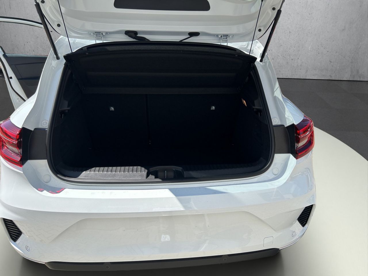 https://csb-strapi-files.fsn1.your-objectstorage.com/inventory-cars/images/d39b3e2cdc246d0605c284f44a88bf8358725de6/16_1280_3940.jpg