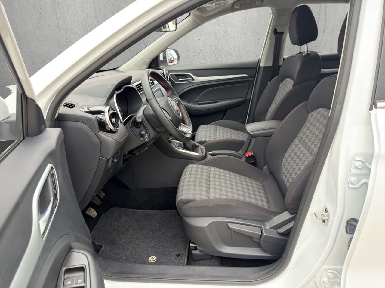 https://csb-strapi-files.fsn1.your-objectstorage.com/inventory-cars/images/d406d881715bee86f54a2cbaea3056517c2096ec/10_1280_9831.jpg
