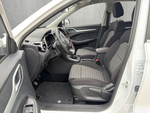 https://csb-strapi-files.fsn1.your-objectstorage.com/inventory-cars/images/d406d881715bee86f54a2cbaea3056517c2096ec/10_500_6184.jpg
