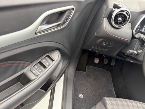 https://csb-strapi-files.fsn1.your-objectstorage.com/inventory-cars/images/d406d881715bee86f54a2cbaea3056517c2096ec/11_500_3995.jpg
