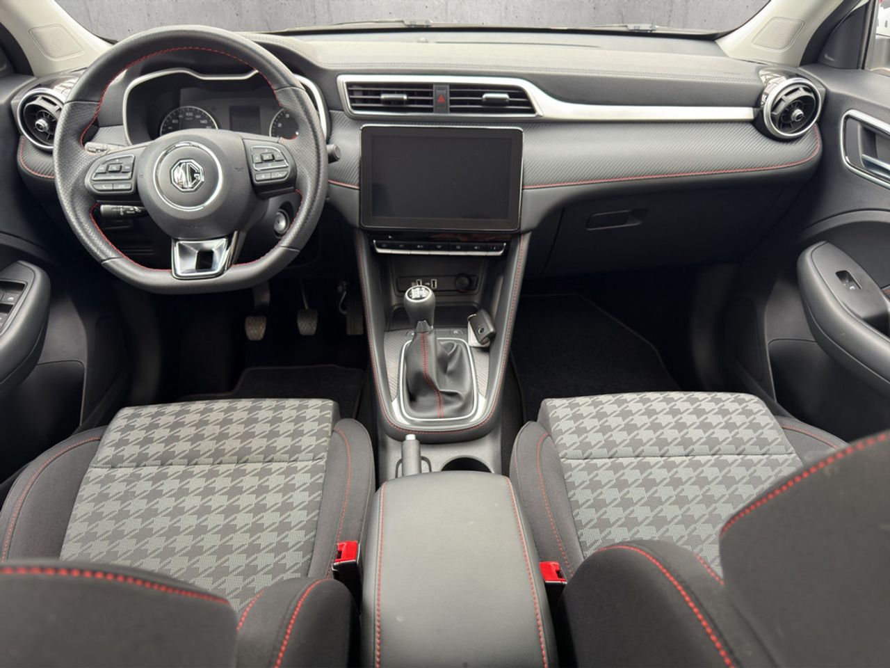https://csb-strapi-files.fsn1.your-objectstorage.com/inventory-cars/images/d406d881715bee86f54a2cbaea3056517c2096ec/13_1280_2380.jpg