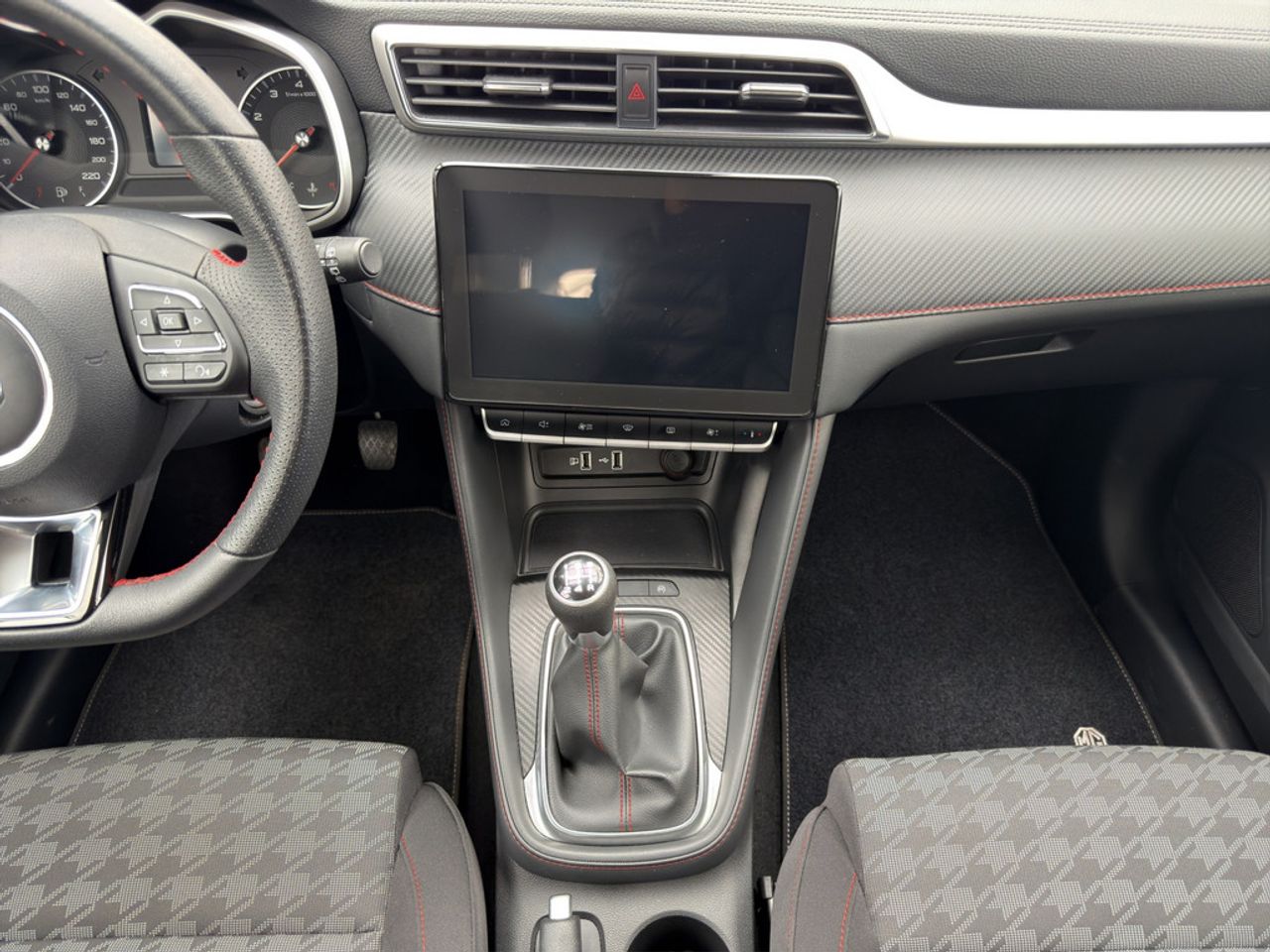 https://csb-strapi-files.fsn1.your-objectstorage.com/inventory-cars/images/d406d881715bee86f54a2cbaea3056517c2096ec/14_1280_3772.jpg