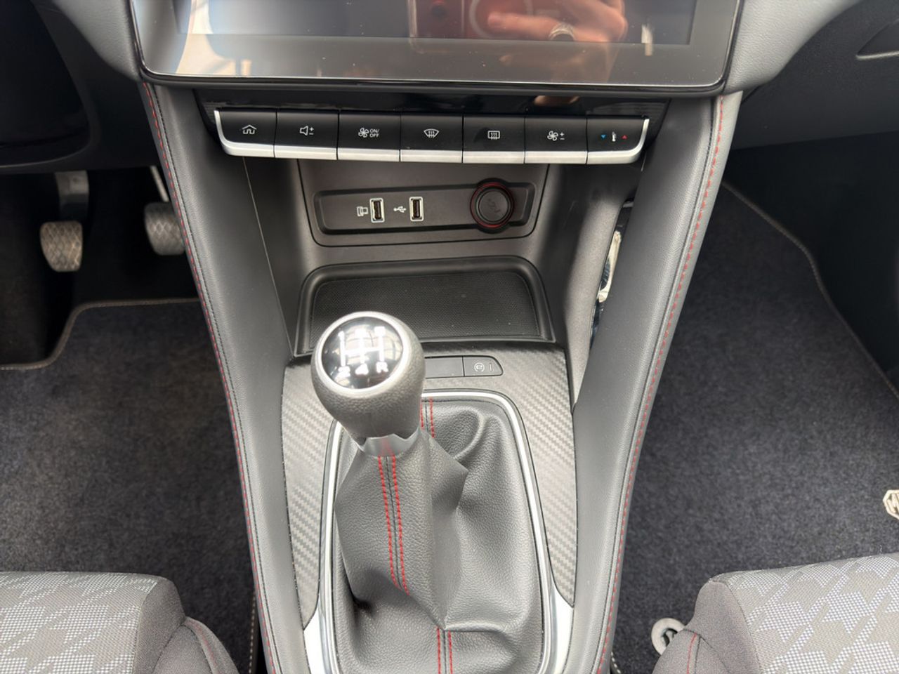 https://csb-strapi-files.fsn1.your-objectstorage.com/inventory-cars/images/d406d881715bee86f54a2cbaea3056517c2096ec/18_1280_3140.jpg