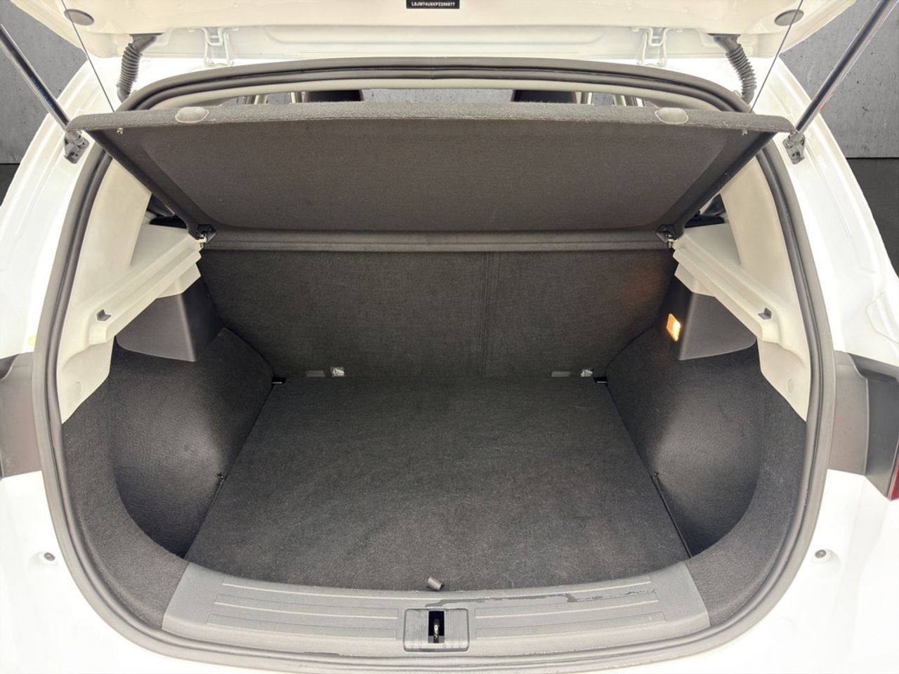 https://csb-strapi-files.fsn1.your-objectstorage.com/inventory-cars/images/d406d881715bee86f54a2cbaea3056517c2096ec/5_1280_4307.jpg