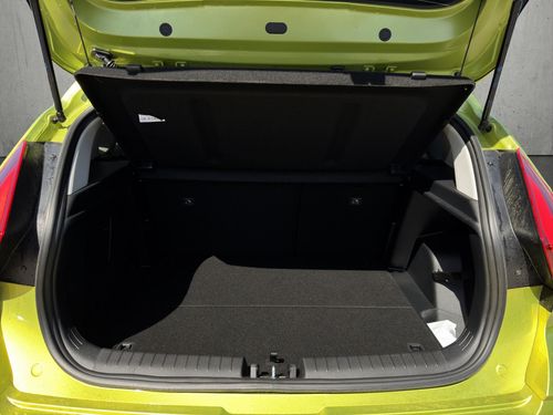https://csb-strapi-files.fsn1.your-objectstorage.com/inventory-cars/images/d465ef99de4c64d439da217f85405c8baf56e5ce/5_500_9318.jpg