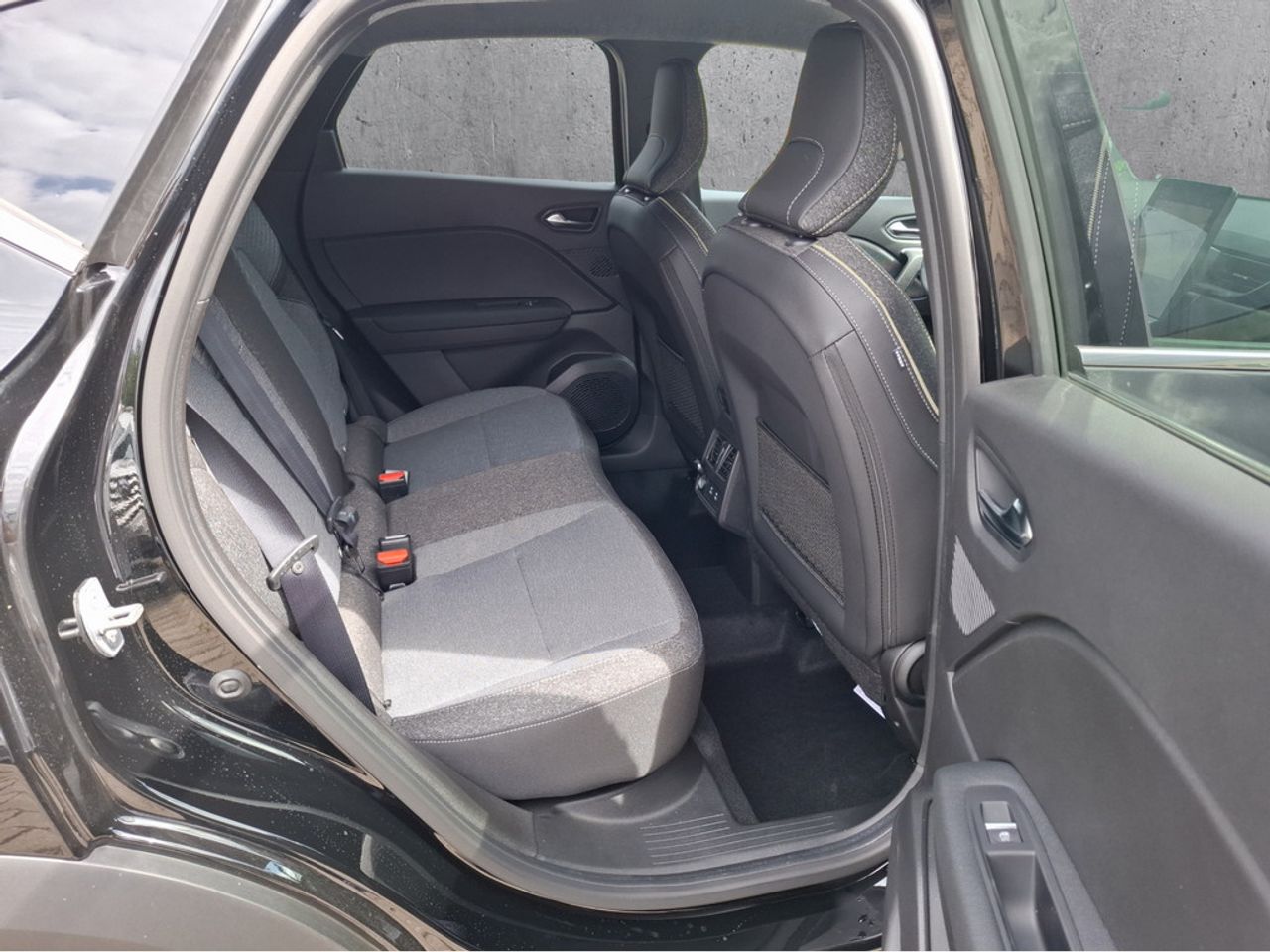 https://csb-strapi-files.fsn1.your-objectstorage.com/inventory-cars/images/d4a259ec8b3f8285cfa0cfca2dcee2a6fef1cf8b/18_1280_5658.jpg