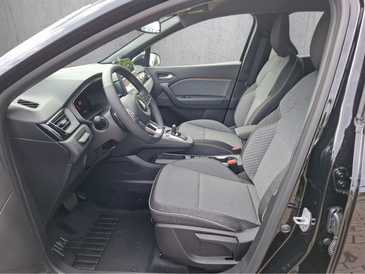https://csb-strapi-files.fsn1.your-objectstorage.com/inventory-cars/images/d4a259ec8b3f8285cfa0cfca2dcee2a6fef1cf8b/9_1280_6369.jpg