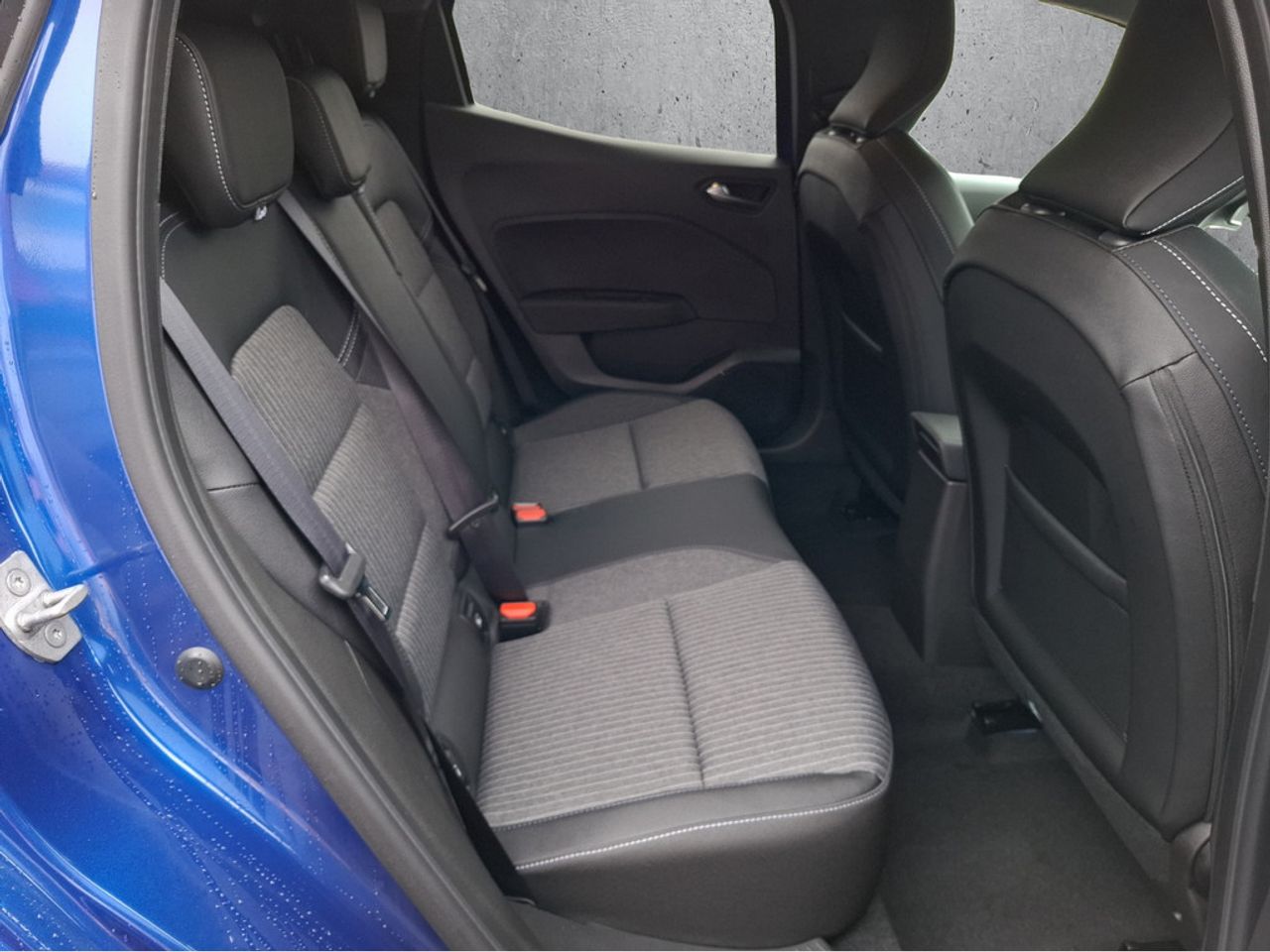 https://csb-strapi-files.fsn1.your-objectstorage.com/inventory-cars/images/d53654aad0727f38dc2ed3ab43dd9e77604cf8f6/18_1280_5684.jpg