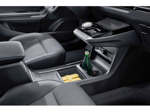 https://csb-strapi-files.fsn1.your-objectstorage.com/inventory-cars/images/d6099456757fa7bf1a3bdd85d680505174430883/9_500_4079.jpg