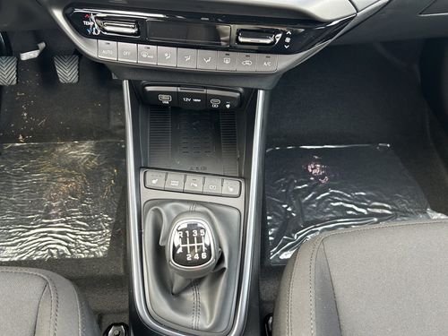 https://csb-strapi-files.fsn1.your-objectstorage.com/inventory-cars/images/d66825a10d7106fe81de811d5926515021adcf67/17_500_7148.jpg