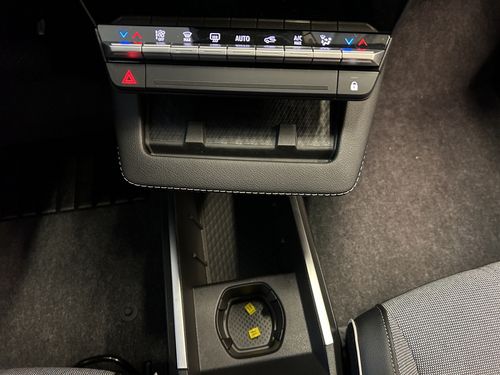 https://csb-strapi-files.fsn1.your-objectstorage.com/inventory-cars/images/d7055a8c7d350e2b4804158d37faf013c712e162/20_500_8972.jpg