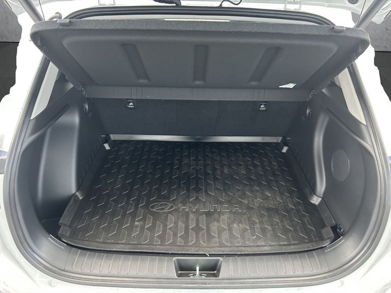 https://csb-strapi-files.fsn1.your-objectstorage.com/inventory-cars/images/d8a99796eda11936fb62858f7f93bb3e5892e246/18_1280_2341.jpg