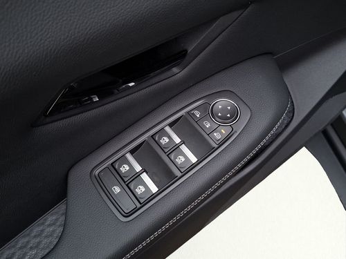 https://csb-strapi-files.fsn1.your-objectstorage.com/inventory-cars/images/da2f2ab4e22fd29db969b68320a4dd0aff86f7ae/13_500_4950.jpg