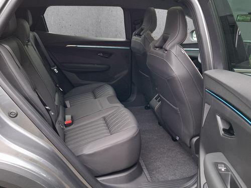 https://csb-strapi-files.fsn1.your-objectstorage.com/inventory-cars/images/da2f2ab4e22fd29db969b68320a4dd0aff86f7ae/18_500_6949.jpg