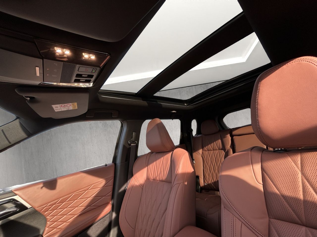 https://csb-strapi-files.fsn1.your-objectstorage.com/inventory-cars/images/da7a3494753ad1dde3005cc49762075fd32ee930/11_1280_3766.jpg