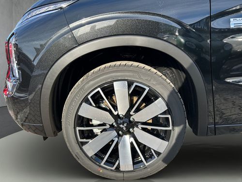 https://csb-strapi-files.fsn1.your-objectstorage.com/inventory-cars/images/da7a3494753ad1dde3005cc49762075fd32ee930/2_500_4447.jpg