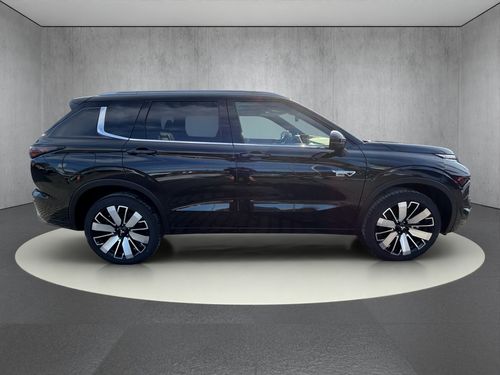 https://csb-strapi-files.fsn1.your-objectstorage.com/inventory-cars/images/da7a3494753ad1dde3005cc49762075fd32ee930/7_500_1466.jpg