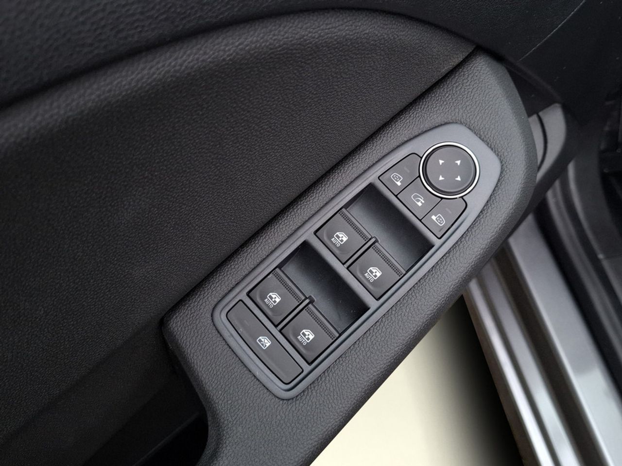 https://csb-strapi-files.fsn1.your-objectstorage.com/inventory-cars/images/db00d2dd53cfc104a84eede61e8607949f202e6b/13_1280_3467.jpg