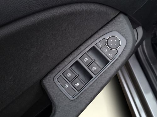 https://csb-strapi-files.fsn1.your-objectstorage.com/inventory-cars/images/db00d2dd53cfc104a84eede61e8607949f202e6b/13_500_9718.jpg