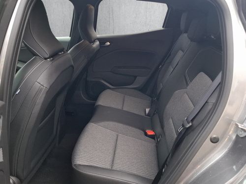 https://csb-strapi-files.fsn1.your-objectstorage.com/inventory-cars/images/db00d2dd53cfc104a84eede61e8607949f202e6b/14_500_8733.jpg