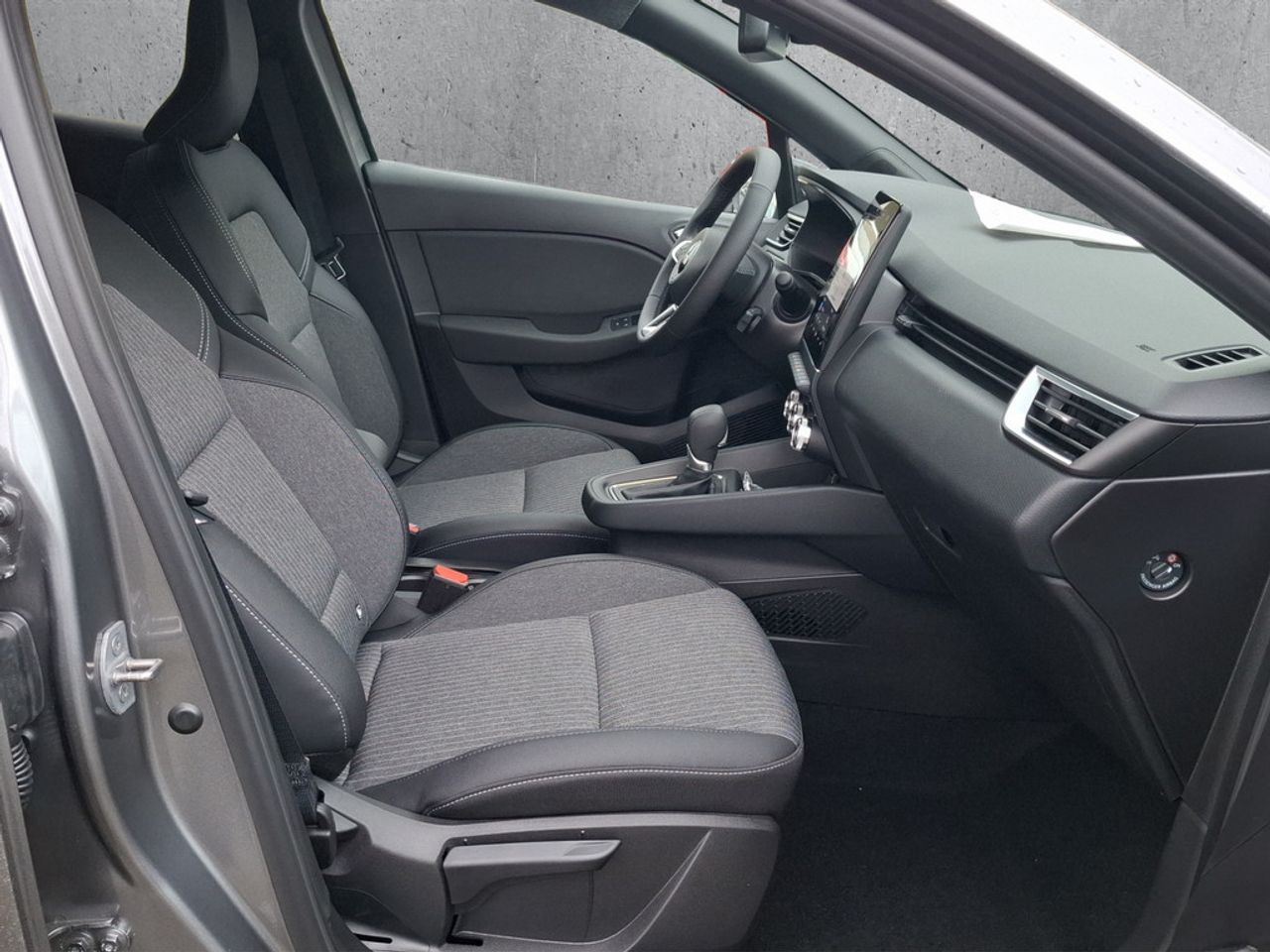 https://csb-strapi-files.fsn1.your-objectstorage.com/inventory-cars/images/db00d2dd53cfc104a84eede61e8607949f202e6b/19_1280_2528.jpg