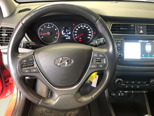 https://csb-strapi-files.fsn1.your-objectstorage.com/inventory-cars/images/dc711cd1a54d8887621debdd19c0a547bc0a36bc/8_500_1280.jpg
