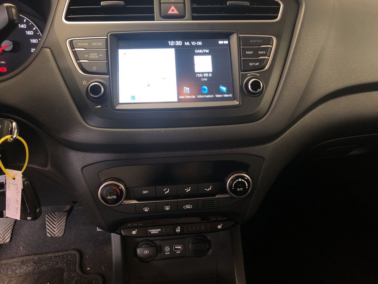 https://csb-strapi-files.fsn1.your-objectstorage.com/inventory-cars/images/dc711cd1a54d8887621debdd19c0a547bc0a36bc/9_1280_7667.jpg