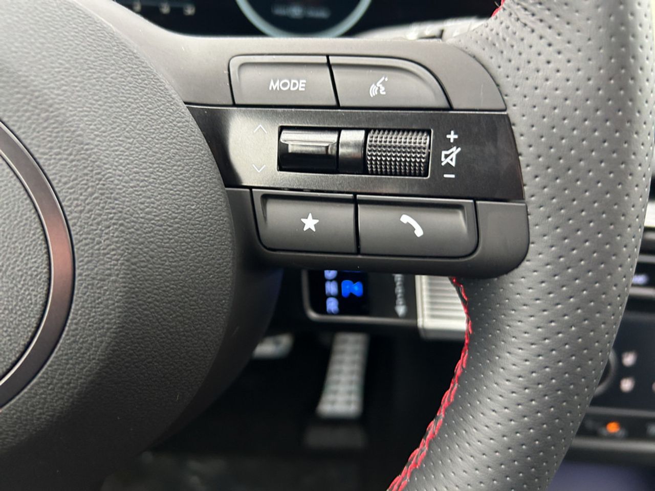 https://csb-strapi-files.fsn1.your-objectstorage.com/inventory-cars/images/dcbf65cceb3b20961a46ff8de64811bebedd7ed5/22_1280_8608.jpg