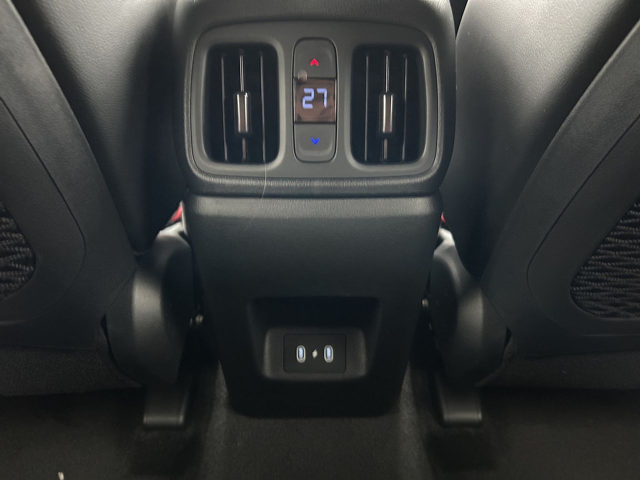 https://csb-strapi-files.fsn1.your-objectstorage.com/inventory-cars/images/dcbf65cceb3b20961a46ff8de64811bebedd7ed5/32_1280_6033.jpg