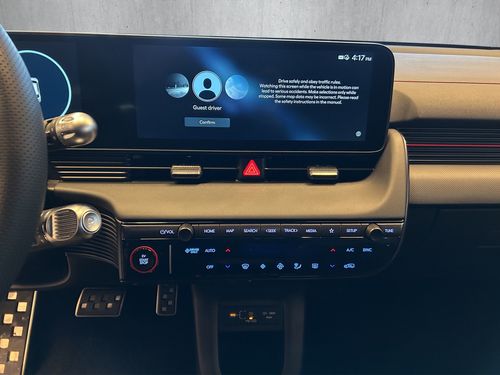 https://csb-strapi-files.fsn1.your-objectstorage.com/inventory-cars/images/de1787069bf761d9c80cc1fe062b31b05f708571/12_500_7867.jpg
