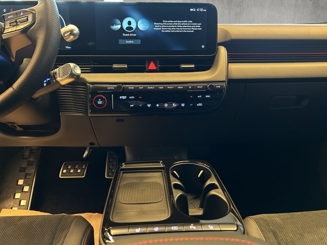 https://csb-strapi-files.fsn1.your-objectstorage.com/inventory-cars/images/de1787069bf761d9c80cc1fe062b31b05f708571/16_1280_3622.jpg