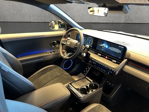 https://csb-strapi-files.fsn1.your-objectstorage.com/inventory-cars/images/de1787069bf761d9c80cc1fe062b31b05f708571/21_500_6292.jpg