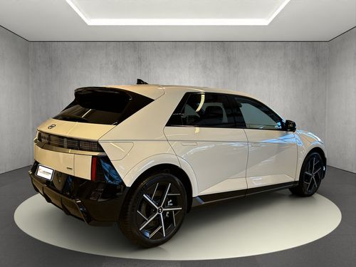 https://csb-strapi-files.fsn1.your-objectstorage.com/inventory-cars/images/de1787069bf761d9c80cc1fe062b31b05f708571/6_500_6024.jpg