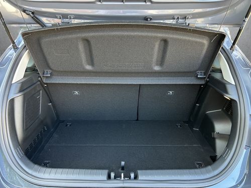 https://csb-strapi-files.fsn1.your-objectstorage.com/inventory-cars/images/de4360ffef2fcd746d889f34fa8006afb7ab5a9a/17_500_3991.jpg