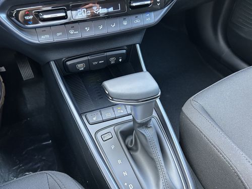 https://csb-strapi-files.fsn1.your-objectstorage.com/inventory-cars/images/de4360ffef2fcd746d889f34fa8006afb7ab5a9a/21_500_6577.jpg