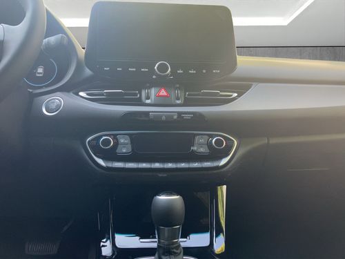 https://csb-strapi-files.fsn1.your-objectstorage.com/inventory-cars/images/de7964dc6bae45c4e6048a922c17abac2a02fc92/17_500_8819.jpg