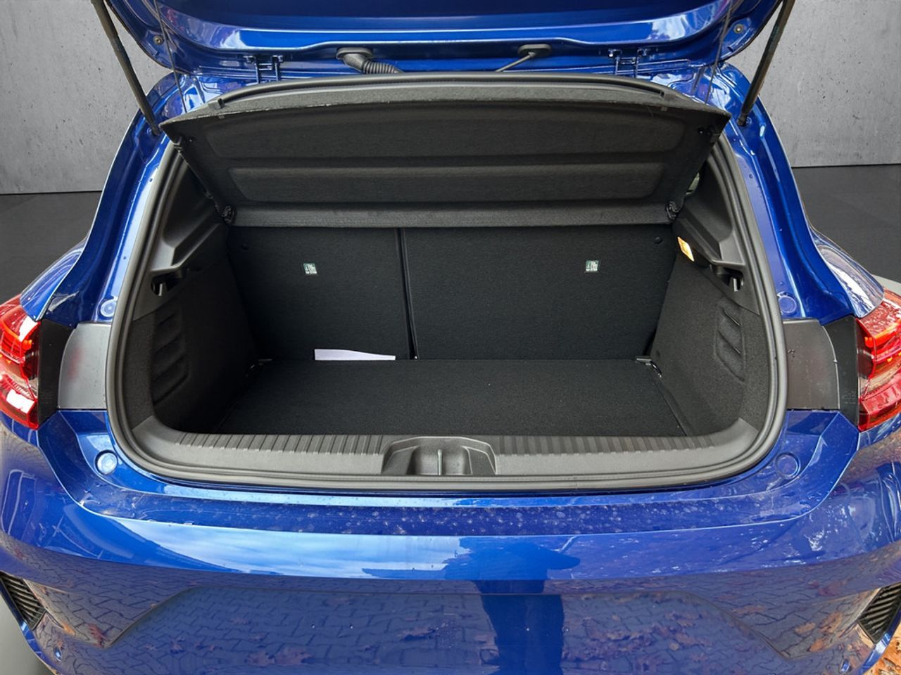https://csb-strapi-files.fsn1.your-objectstorage.com/inventory-cars/images/df5262aa019e368ce70100ab73e2d96cd5d7b726/22_1280_9191.jpg